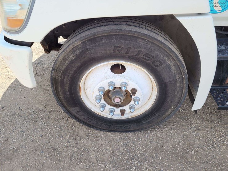 2013-hino-268-image-14