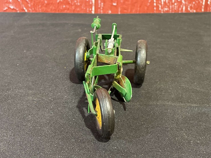 john-deere-16-image-11