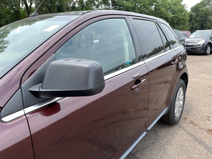 2010-ford-edge-image-15