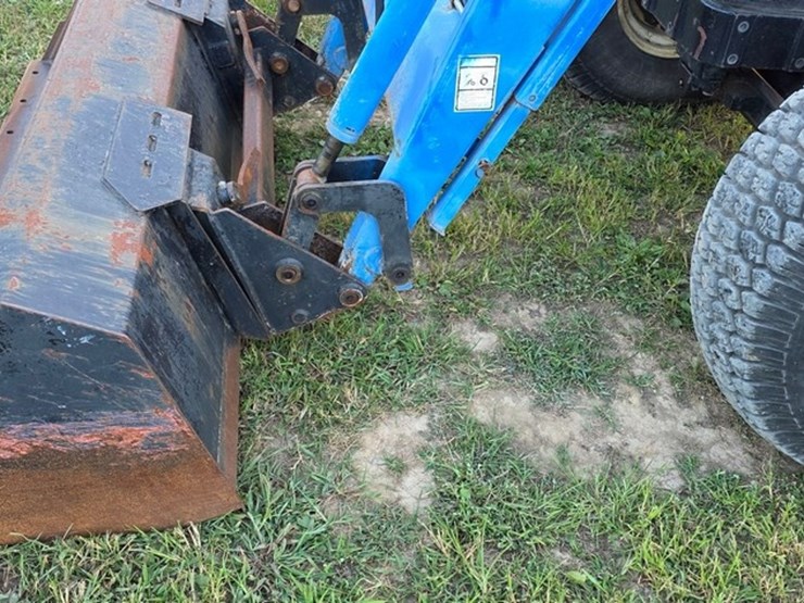 new-holland-tn70d-image-32