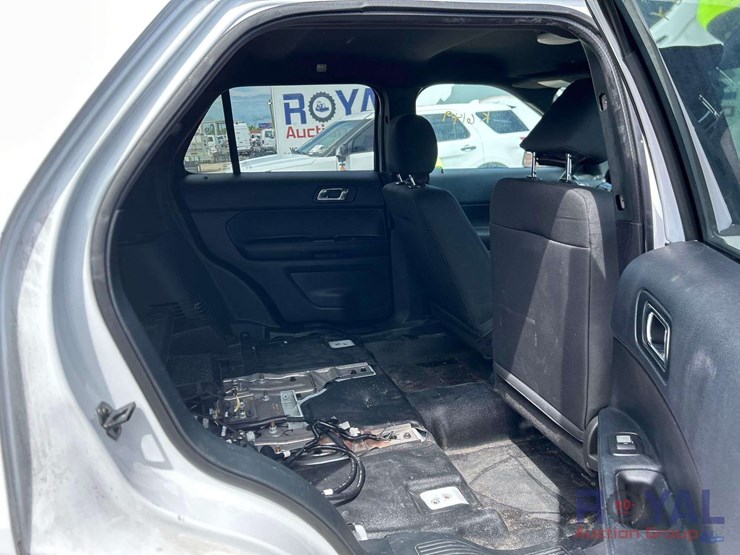 2019-ford-explorer-image-21