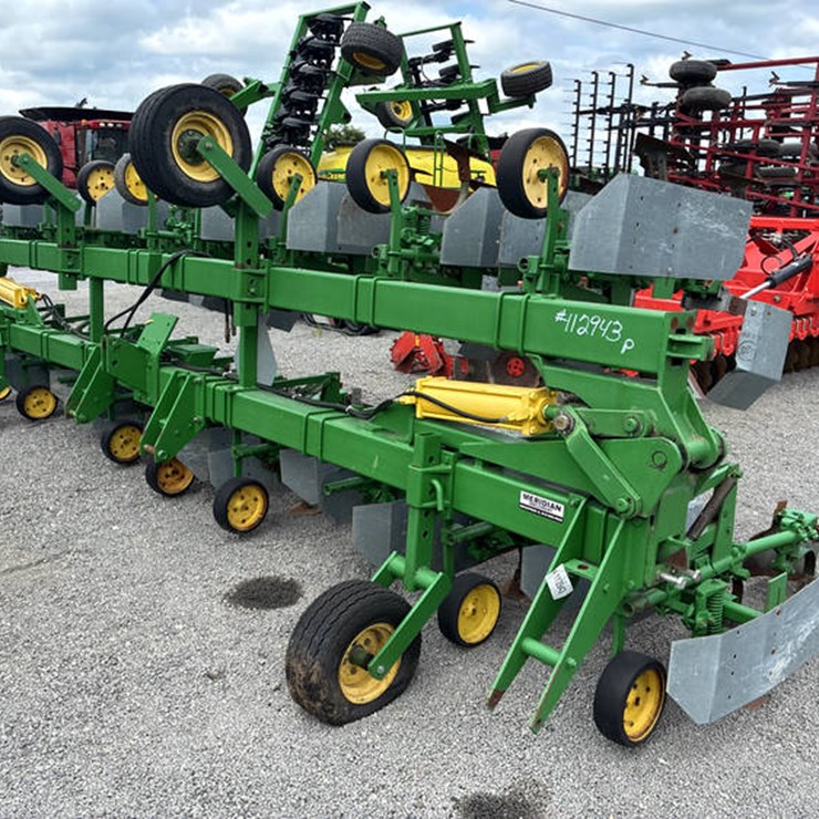 JOHN DEERE 845