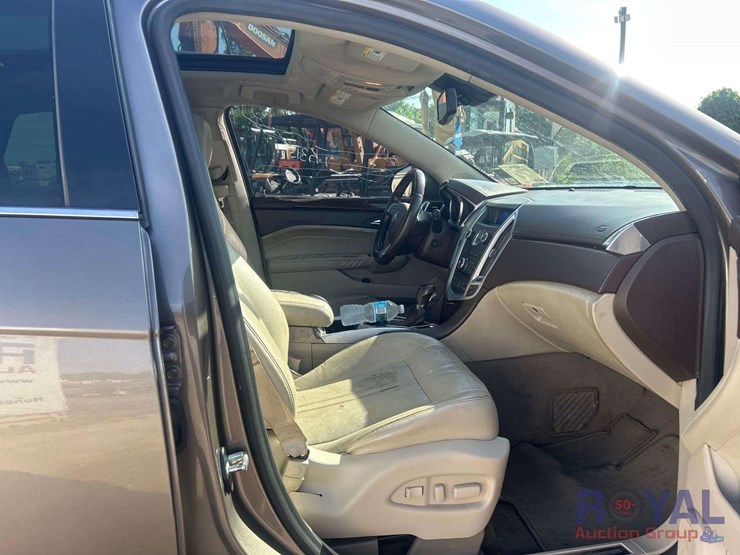 2011-cadillac-srx-image-32