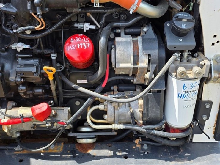 2022-bobcat-t770-image-43