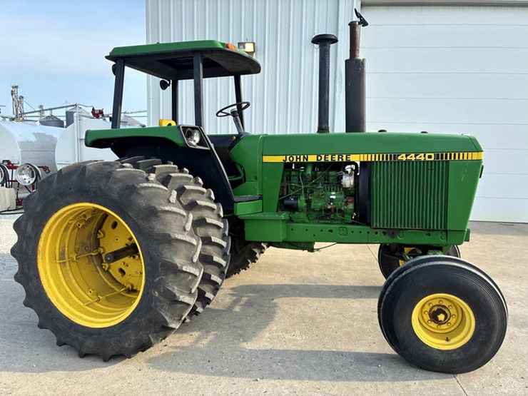 1982-john-deere-4440-image-3