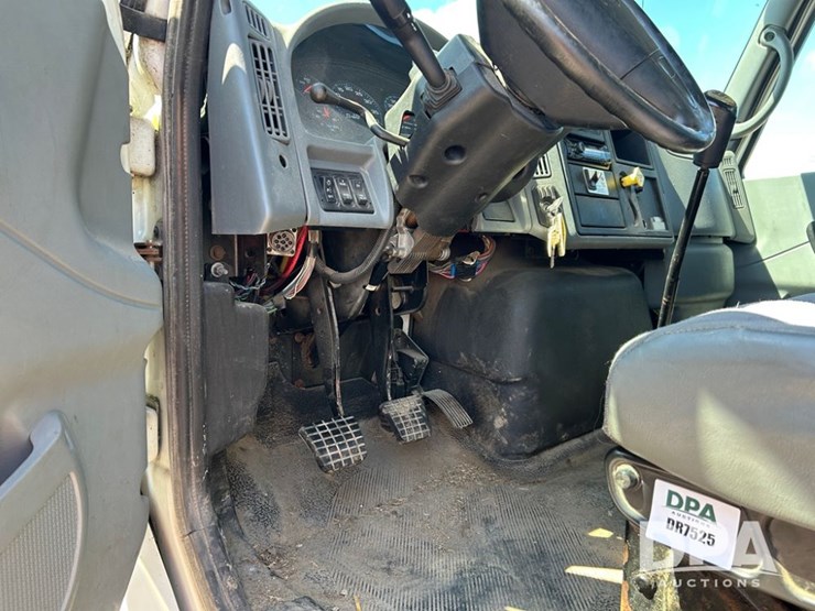 2005-international-durastar-4300-image-45