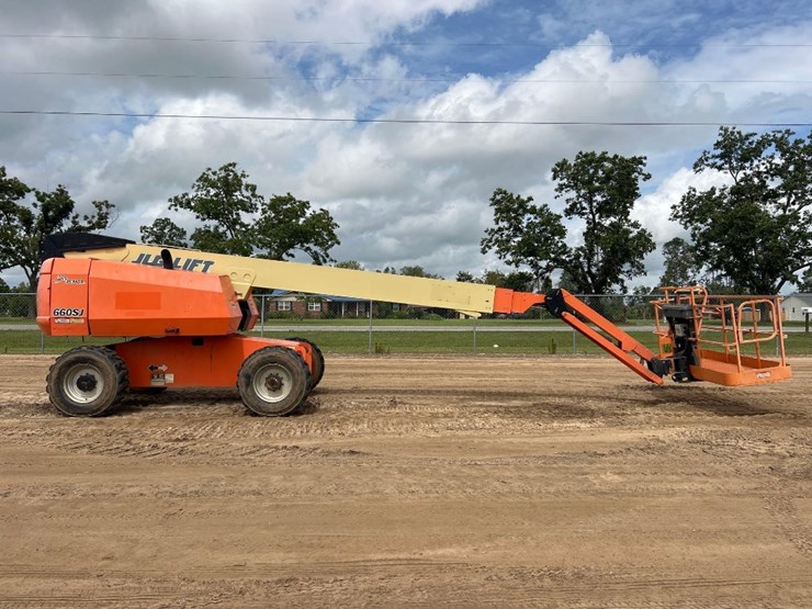 2005-jlg-660sj-image-1