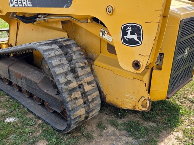 2007-deere-ct332-image-19