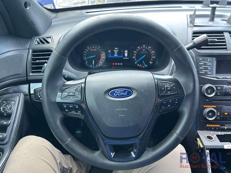 2018-ford-explorer-image-14