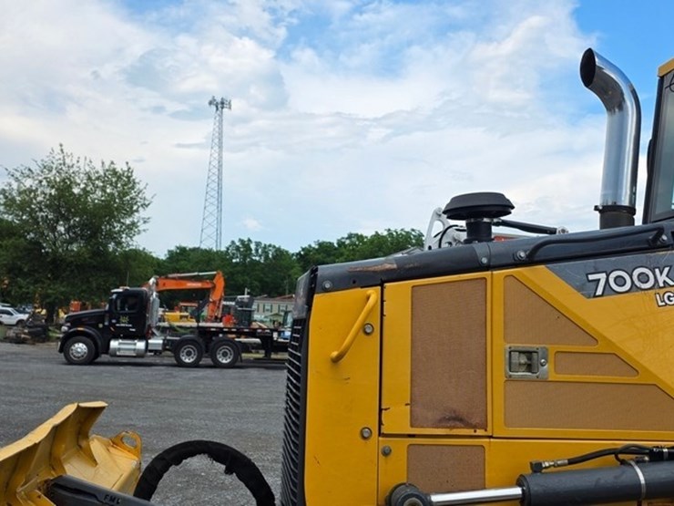 2014-deere-700k-lgp-image-10