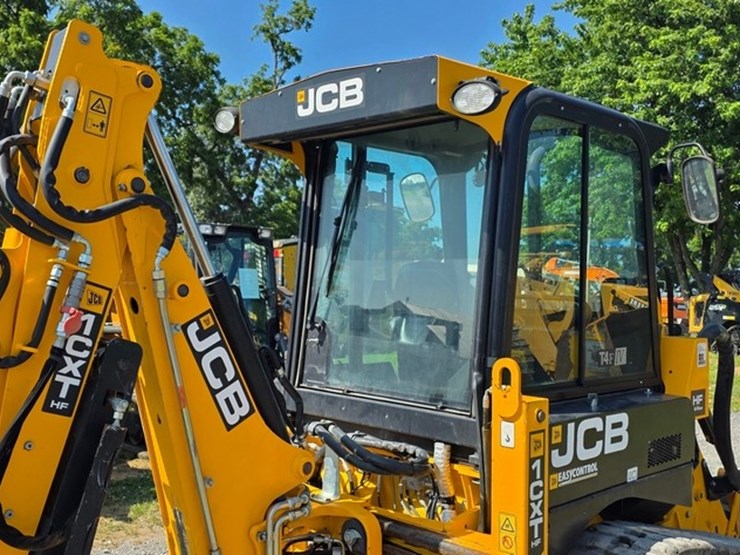 2021-jcb-1cxt-image-23