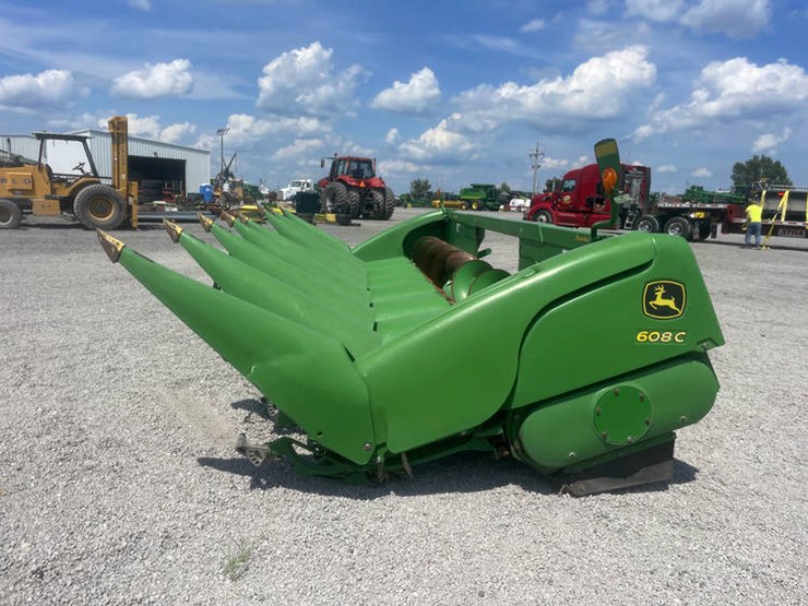 2011-john-deere-608c-image-1