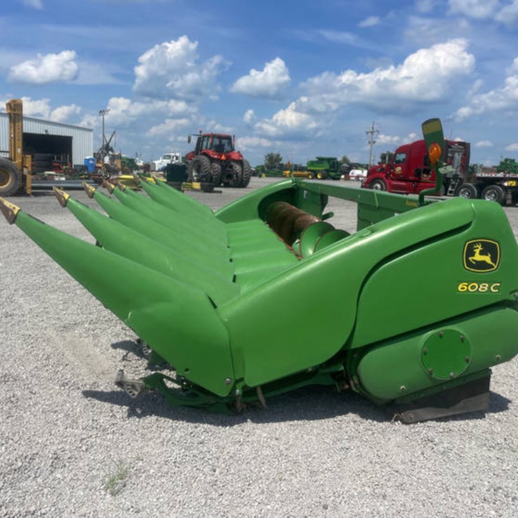 2011 JOHN DEERE 608C