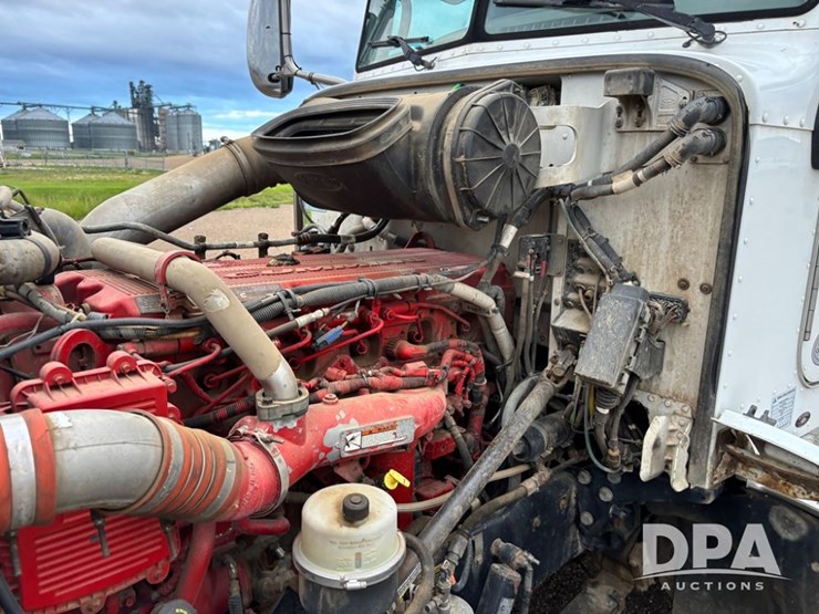 2012-peterbilt-386-image-38