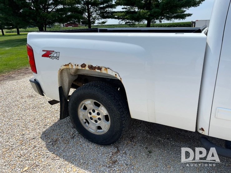 2013-chevrolet-silverado-image-28