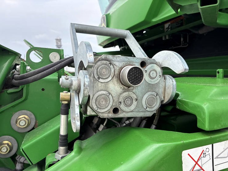 2016-john-deere-s680-image-17
