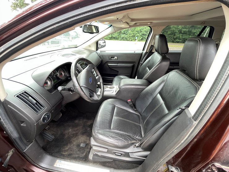 2010-ford-edge-image-53