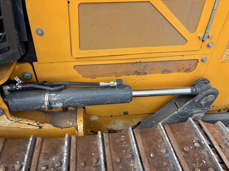 2022-john-deere-450-image-40