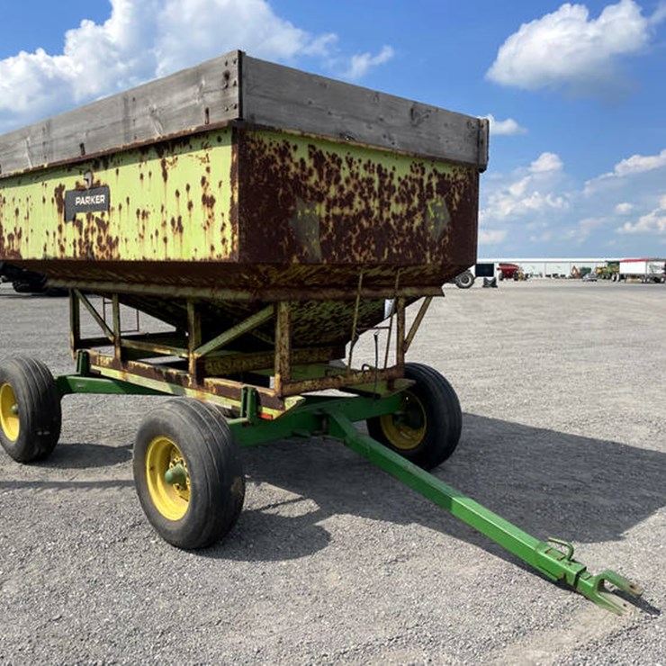 #10865 • PARKER 2100 WAGON