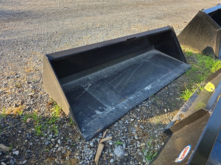 new-swict-84"-skidloader-bucket-image-4