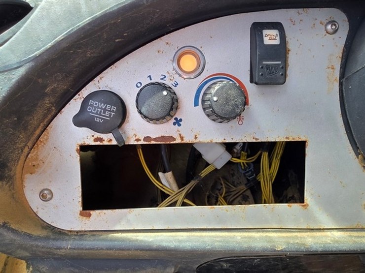 2011-jcb-515-40-image-46
