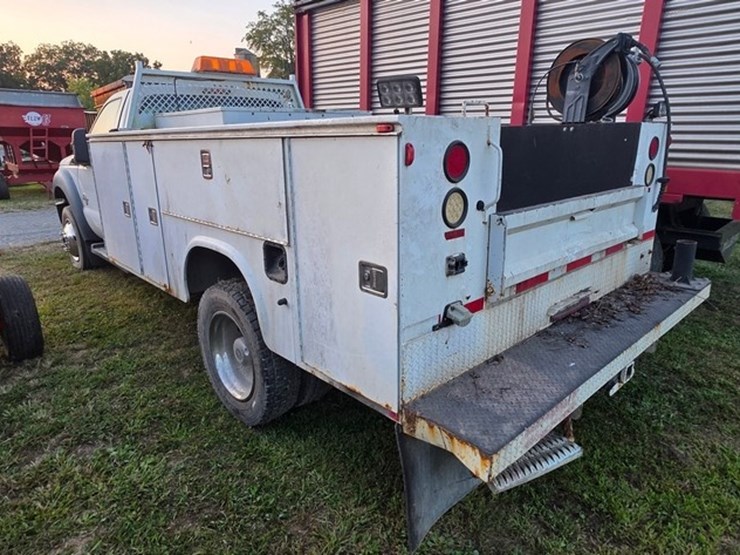 2010-ford-f550-image-3