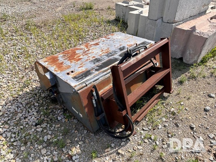 bobcat-broom-attachment-(gp11031)-image-7