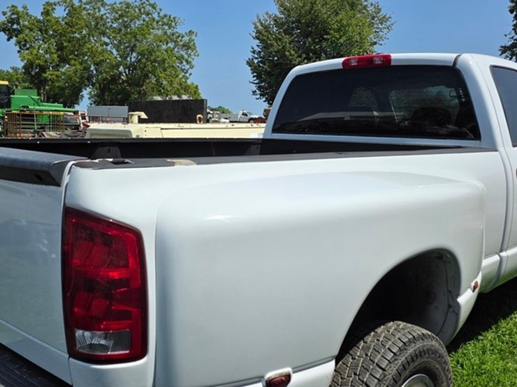 2006-dodge-ram-3500-image-24