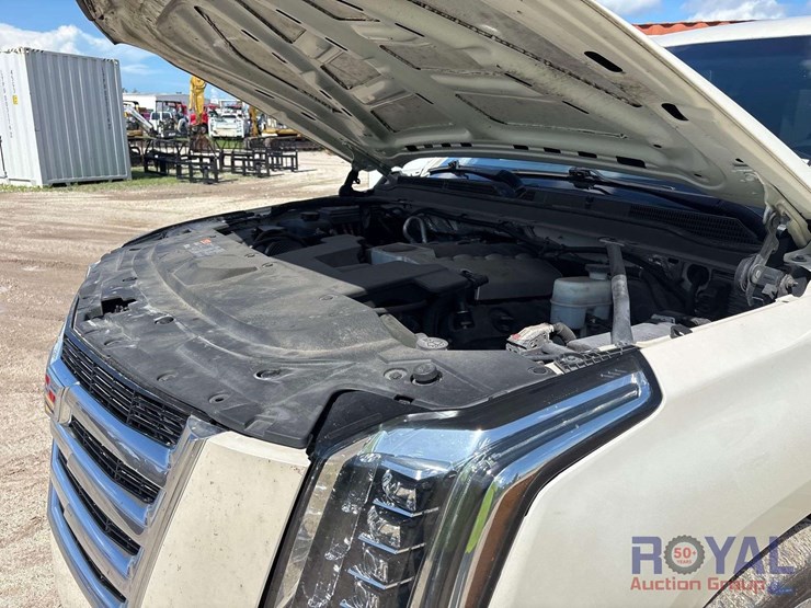 2015-cadillac-escalade-esv-platinum-image-12