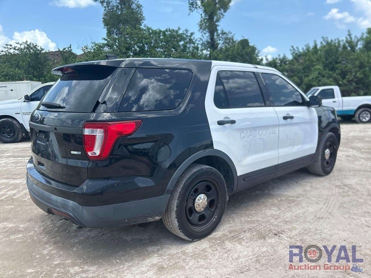 2016-ford-explorer-image-3