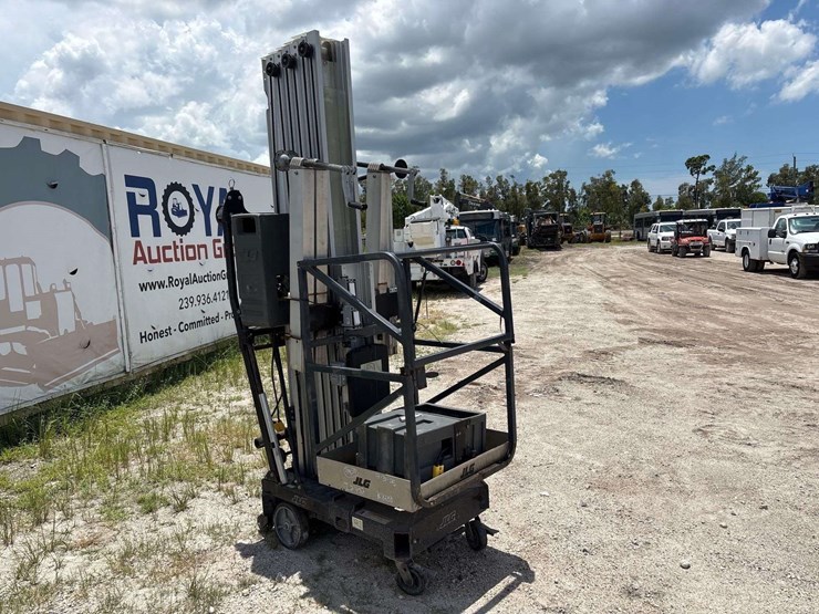 2007-jlg-41am-dc-electric-vertical-mast-lift-image-2