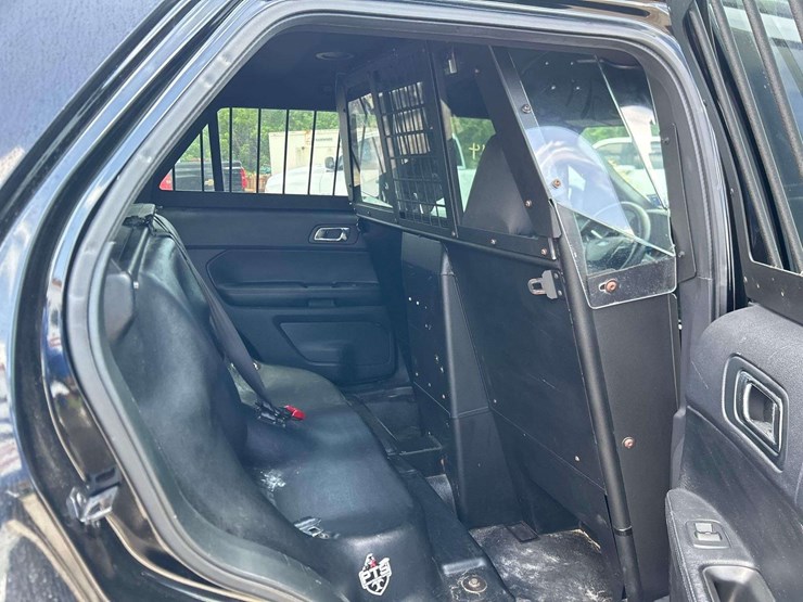 2018-ford-explorer-image-21