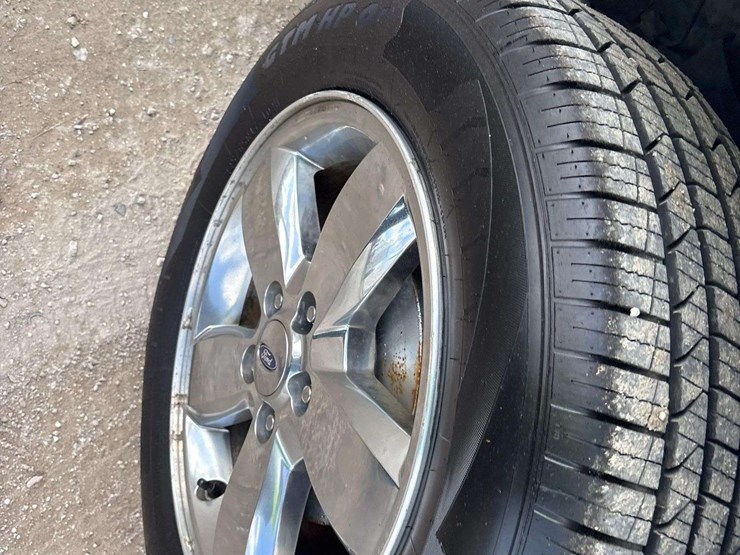 2012-ford-escape-image-24