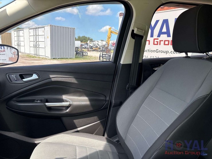 2016-ford-escape-se-image-17