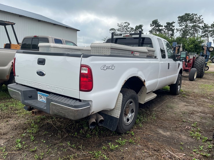 2009-ford-f350-xlt-image-3