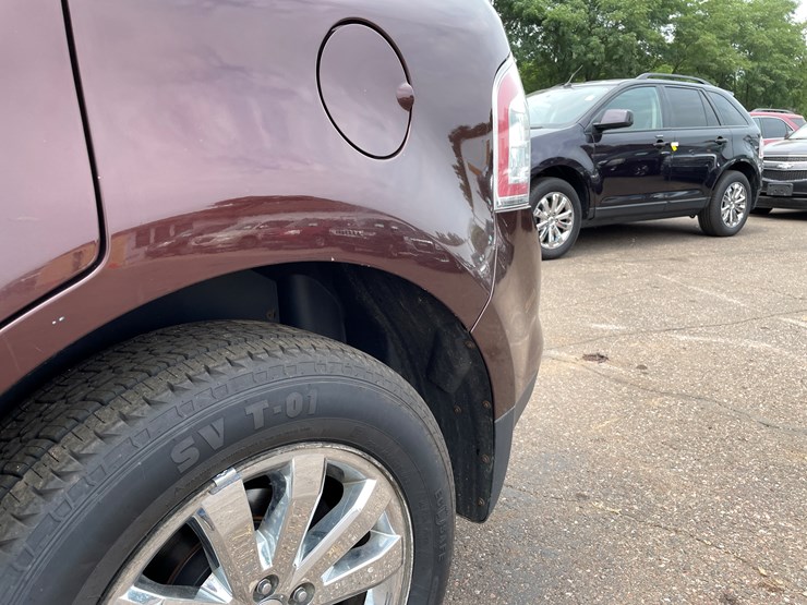 2010-ford-edge-image-24