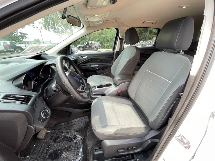 2015-ford-escape-se-image-56