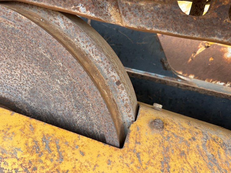 2020-deere-700k-lgp-image-13