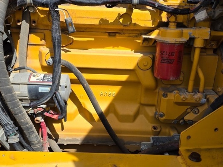2001-deere-670c-image-48