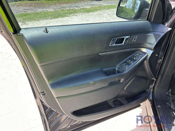 2017-ford-explorer-image-11