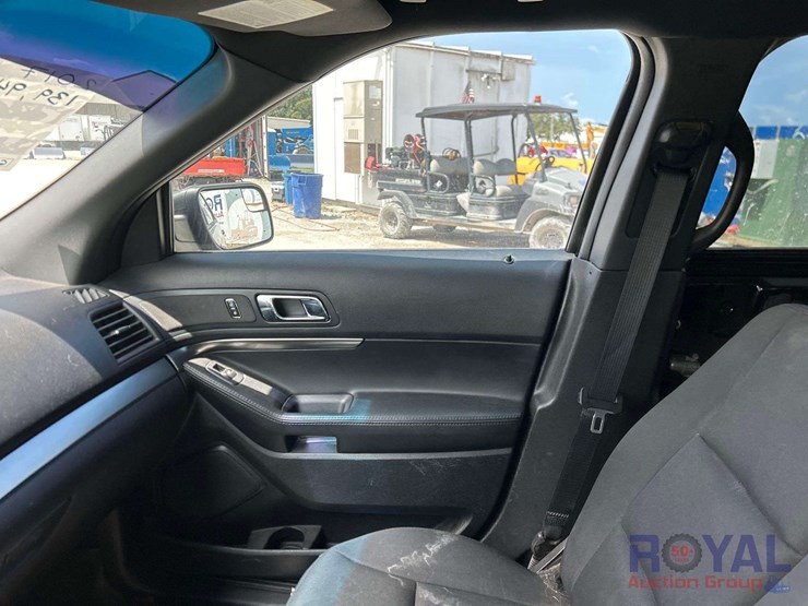 2017-ford-explorer-image-16