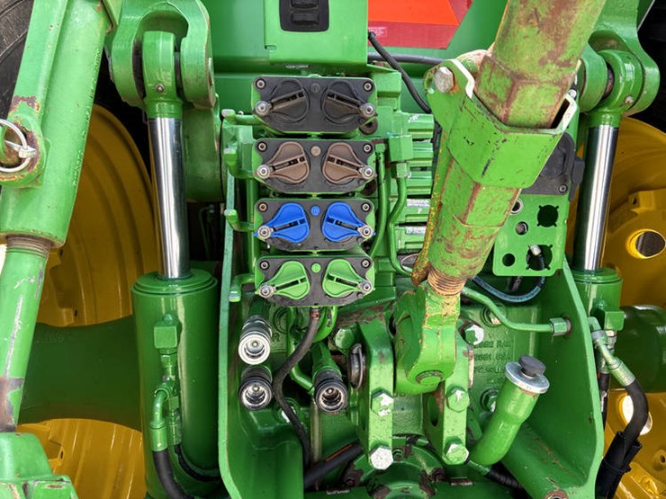2014-john-deere-8285r-image-30
