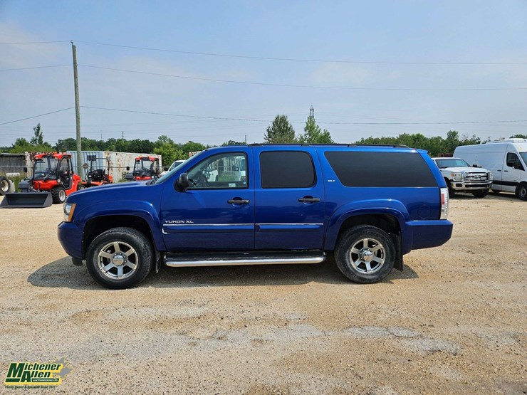 2008-chevrolet-suburban-image-8