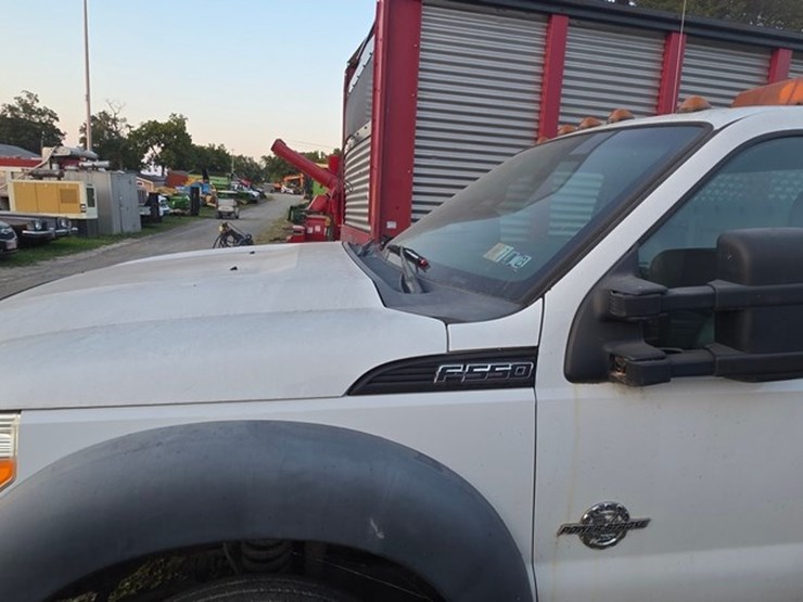2010-ford-f550-image-36