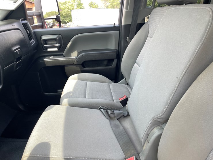 2019-chevrolet-silverado-2500-image-43