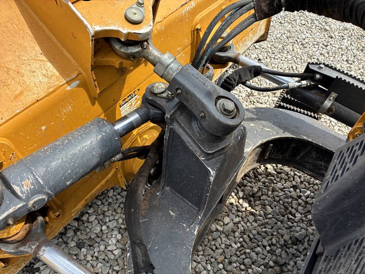 2022-john-deere-450-image-22