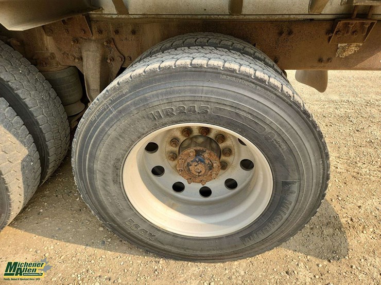 2007-freightliner-fld120-image-28