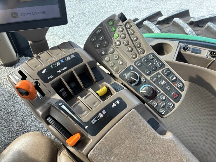 2012-john-deere-8360r-image-85