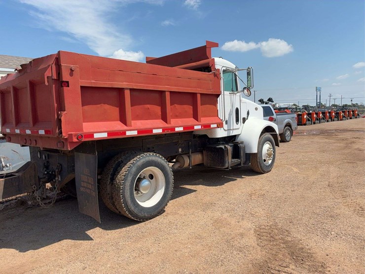 2000-peterbilt-330-image-3