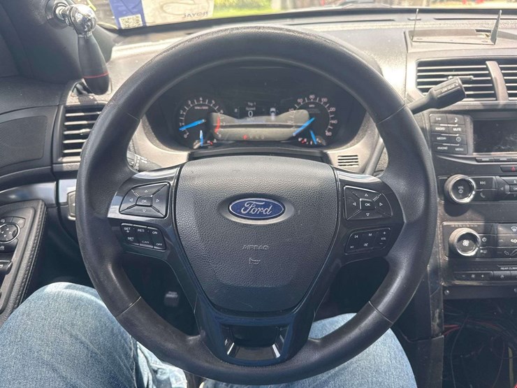 2019-ford-explorer-image-13